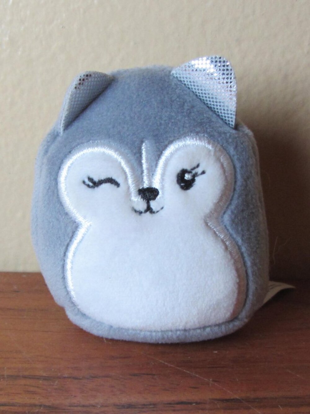 plush squishmallows squishville 2" heidi husky 2022 (W6866)